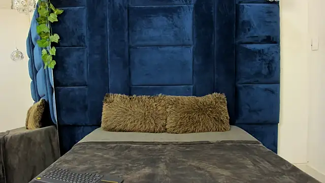 Snapshot of Samantha-Harpper chatting on 03-22-25, 06:11 Samantha-Harpper online show from 03-22-25, 06:11