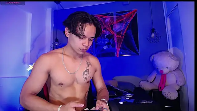 Snapshot of Draco_collins chatting on 10-22-25, 08:30 Draco collins online show from 10-22-25, 08:30