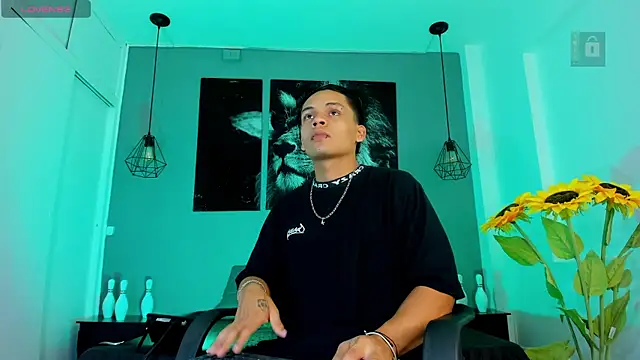 Snapshot of Draco_collins chatting on 11-25-25, 08:20 Draco collins online show from 11-25-25, 08:20