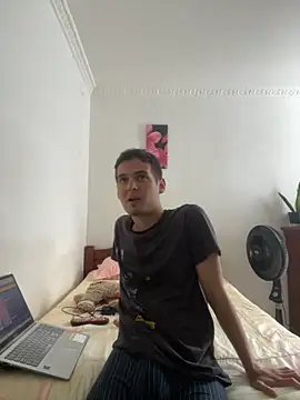 Snapshot of Thiagobb7 chatting on 09-17-25, 07:37 Thiagobb7 online show from 09-17-25, 07:37