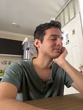 Snapshot of Thiagobb7 chatting on 10-13-25, 03:23 Thiagobb7 online show from 10-13-25, 03:23