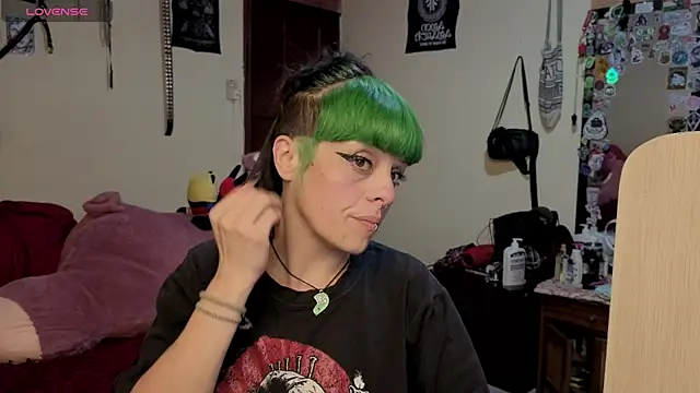 freyaa sorcerees online show from 12-15-25, 04:39