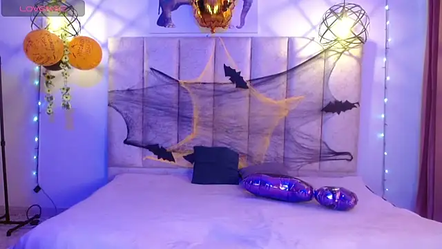 violettsuncs online show from 10-23-25, 05:12