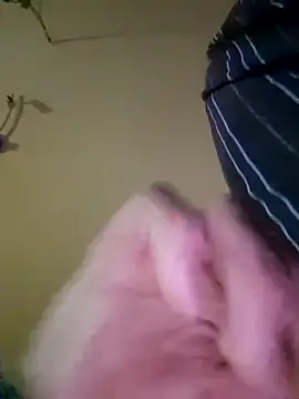 Snapshot of Smokeym123 chatting on 03-06-26, 05:42 Smokeym123 online show from 03-06-26, 05:42