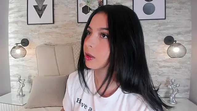 Snapshot of kanna_02 chatting on 10-24-25, 11:28 kanna 02 online show from 10-24-25, 11:28