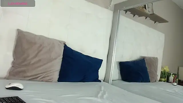 willow smitt online show from 11-24-25, 01:11