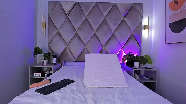 Snapshot of lucianasmith_ chatting on 03-10-25, 05:29 lucianasmith online show from 03-10-25, 05:29