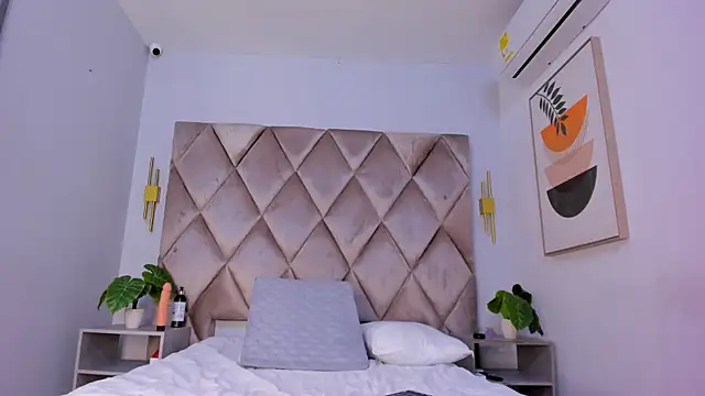 Snapshot of lucianasmith_ chatting on 03-14-25, 03:14 lucianasmith online show from 03-14-25, 03:14