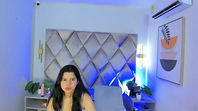 Snapshot of lucianasmith_ chatting on 03-15-25, 12:02 lucianasmith online show from 03-15-25, 12:02