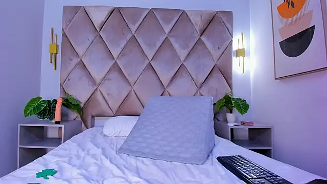 Snapshot of lucianasmith_ chatting on 03-17-25, 04:22 lucianasmith online show from 03-17-25, 04:22