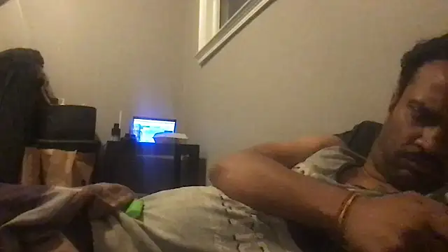 Snapshot of hami513 chatting on 09-14-25, 02:33 hami513 online show from 09-14-25, 02:33