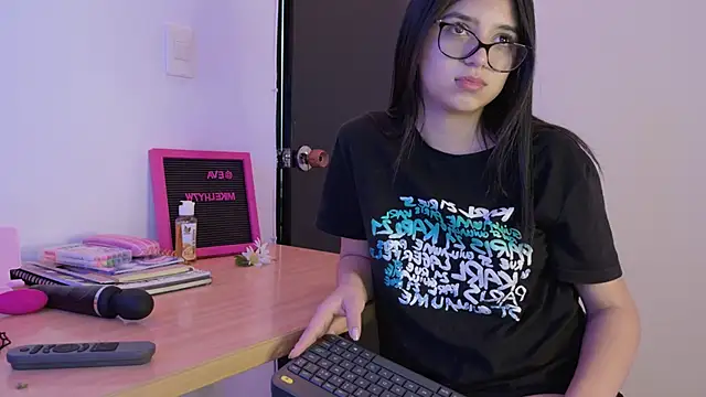 Snapshot of eva_sin18 chatting on 03-13-25, 02:44 eva sin18 online show from 03-13-25, 02:44