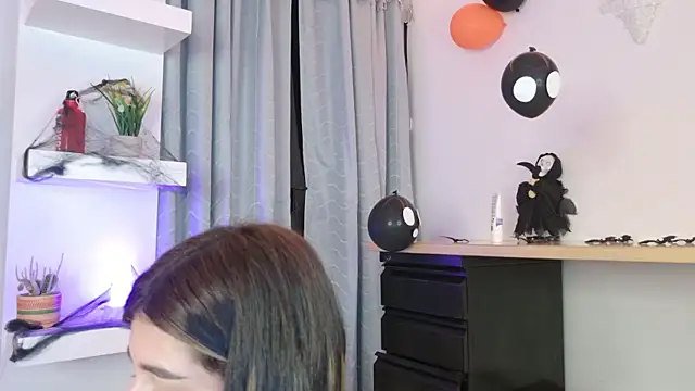 Snapshot of eva_sin18 chatting on 10-25-25, 11:21 eva sin18 online show from 10-25-25, 11:21