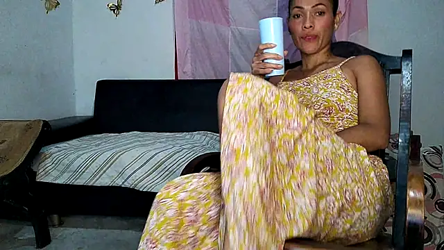 Snapshot of Milu_curly chatting on 10-19-25, 05:41 Milu curly online show from 10-19-25, 05:41