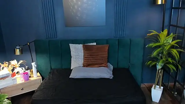 roxy hell online show from 12-18-25, 12:33