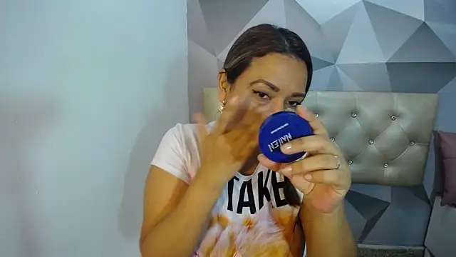 Milf-Prettyboobs online show from 12-03-25, 10:57