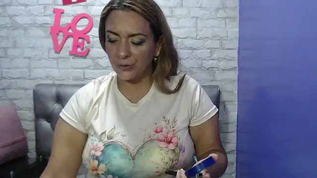 Milf-Prettyboobs online show from 07-21-26, 05:37