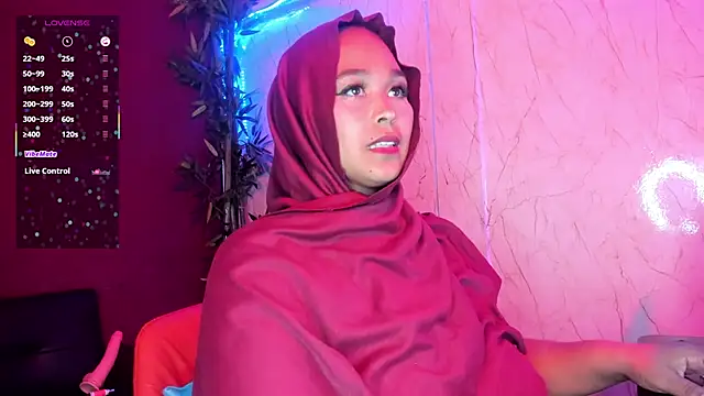 Snapshot of BBWHijab chatting on 03-22-25, 11:21 BBWHijab online show from 03-22-25, 11:21