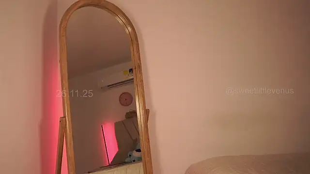 sweetlittlevenus online show from 11-26-25, 09:27