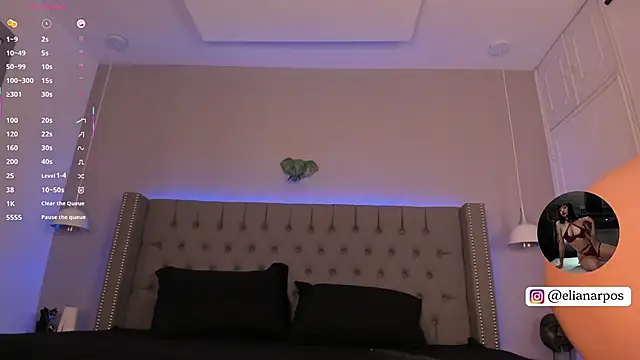 Emiliana Rios online show from 10-30-25, 04:03