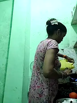 Hotty-Nidhi online show from 09-18-25, 03:47