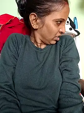 Hotty-Nidhi online show from 11-17-25, 06:19