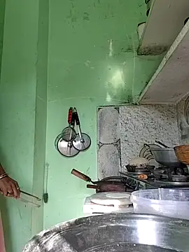 Hotty-Nidhi online show from 12-18-25, 05:24