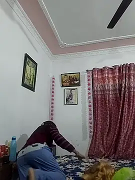 Hotty-Nidhi online show from 12-21-25, 04:30