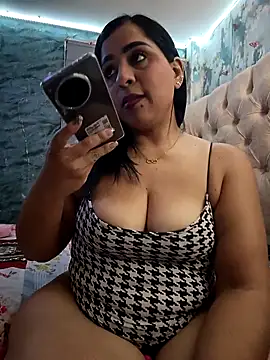 Snapshot of L_ucero chatting on 09-10-25, 09:37 L ucero online show from 09-10-25, 09:37