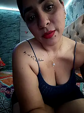 Snapshot of L_ucero chatting on 09-30-25, 04:28 L ucero online show from 09-30-25, 04:28