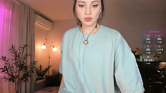 Snapshot of Viki_Bellson chatting on 05-22-26, 07:30 Viki Bellson online show from 05-22-26, 07:30