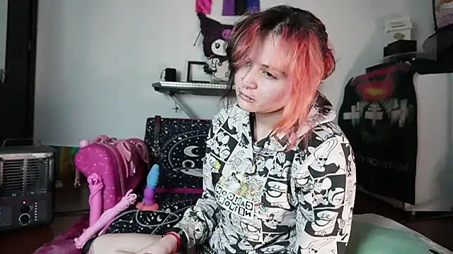 Snapshot of Devil_And_Princess chatting on 10-01-25, 05:24 Devil And Princess online show from 10-01-25, 05:24