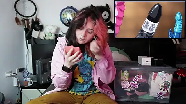 Snapshot of Devil_And_Princess chatting on 10-24-25, 01:35 Devil And Princess online show from 10-24-25, 01:35