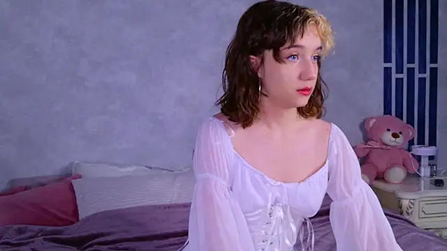 Gia Riccardo online show from 11-15-25, 06:00