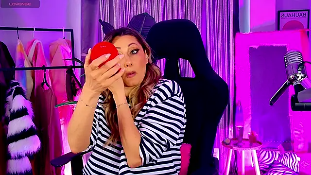 SarahAlluring online show from 04-27-26, 03:10