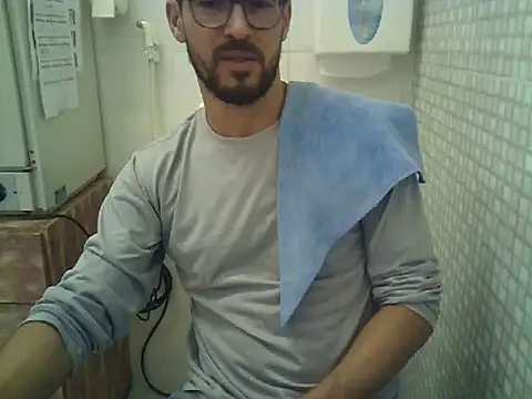 Snapshot of pdasgyn chatting on 10-01-25, 01:39 pdasgyn online show from 10-01-25, 01:39