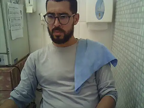 Snapshot of pdasgyn chatting on 11-04-25, 02:49 pdasgyn online show from 11-04-25, 02:49