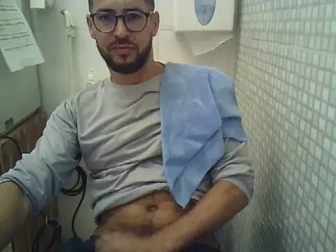 Snapshot of pdasgyn chatting on 11-24-25, 01:22 pdasgyn online show from 11-24-25, 01:22