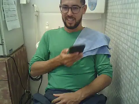 Snapshot of pdasgyn chatting on 11-28-25, 01:14 pdasgyn online show from 11-28-25, 01:14