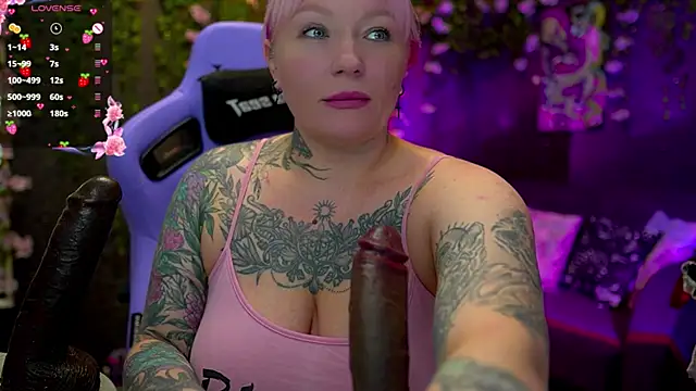 Snapshot of BlackedBarbie chatting on 09-19-25, 02:29 BlackedBarbie online show from 09-19-25, 02:29