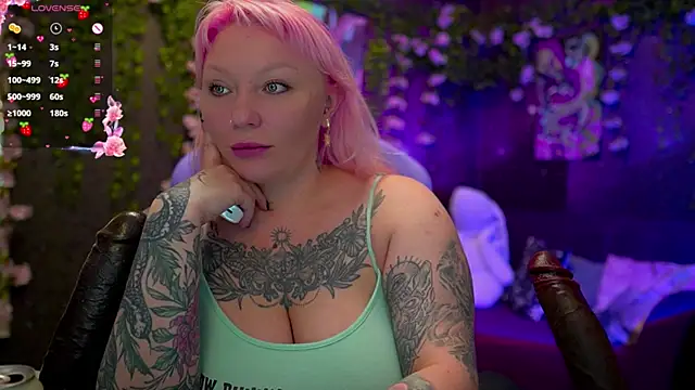 Snapshot of BlackedBarbie chatting on 10-04-25, 07:01 BlackedBarbie online show from 10-04-25, 07:01