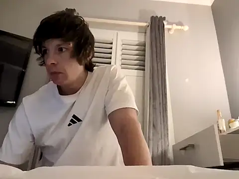 Snapshot of Nick-Ox chatting on 03-10-25, 08:45 Nick-Ox online show from 03-10-25, 08:45