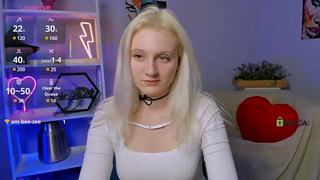 Snapshot of madam_uliis chatting on 03-18-25, 06:04 madam uliis online show from 03-18-25, 06:04