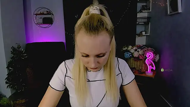 Snapshot of madam_uliis chatting on 11-28-25, 01:36 madam uliis online show from 11-28-25, 01:36