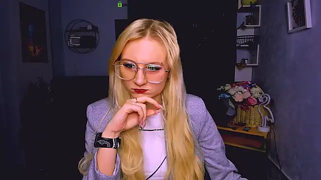 Snapshot of madam_uliis chatting on 12-22-25, 01:52 madam uliis online show from 12-22-25, 01:52