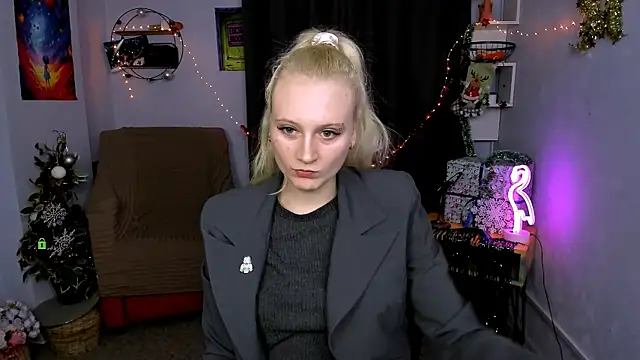 Snapshot of madam_uliis chatting on 01-06-26, 03:27 madam uliis online show from 01-06-26, 03:27