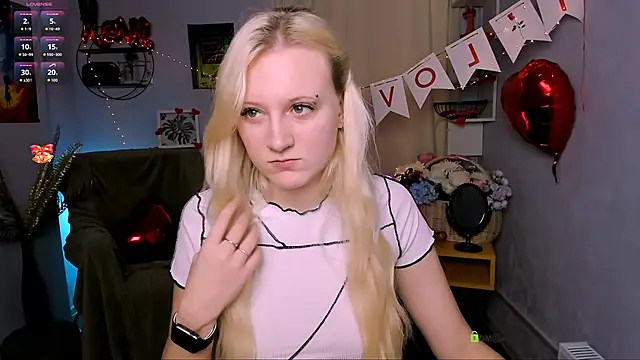 Snapshot of madam_uliis chatting on 02-16-26, 10:44 madam uliis online show from 02-16-26, 10:44