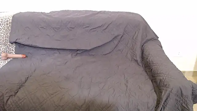 Snapshot of Selene-1975 chatting on 10-19-25, 01:45 Selene-1975 online show from 10-19-25, 01:45