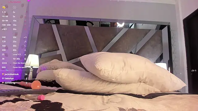 Snapshot of Daia_Ortiz chatting on 03-18-25, 12:27 Daia Ortiz online show from 03-18-25, 12:27