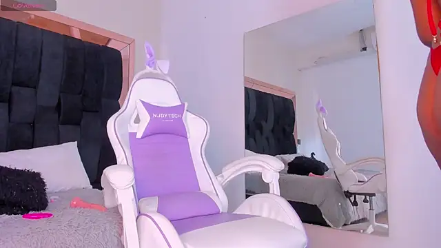 Snapshot of Daia_Ortiz chatting on 03-20-25, 07:25 Daia Ortiz online show from 03-20-25, 07:25